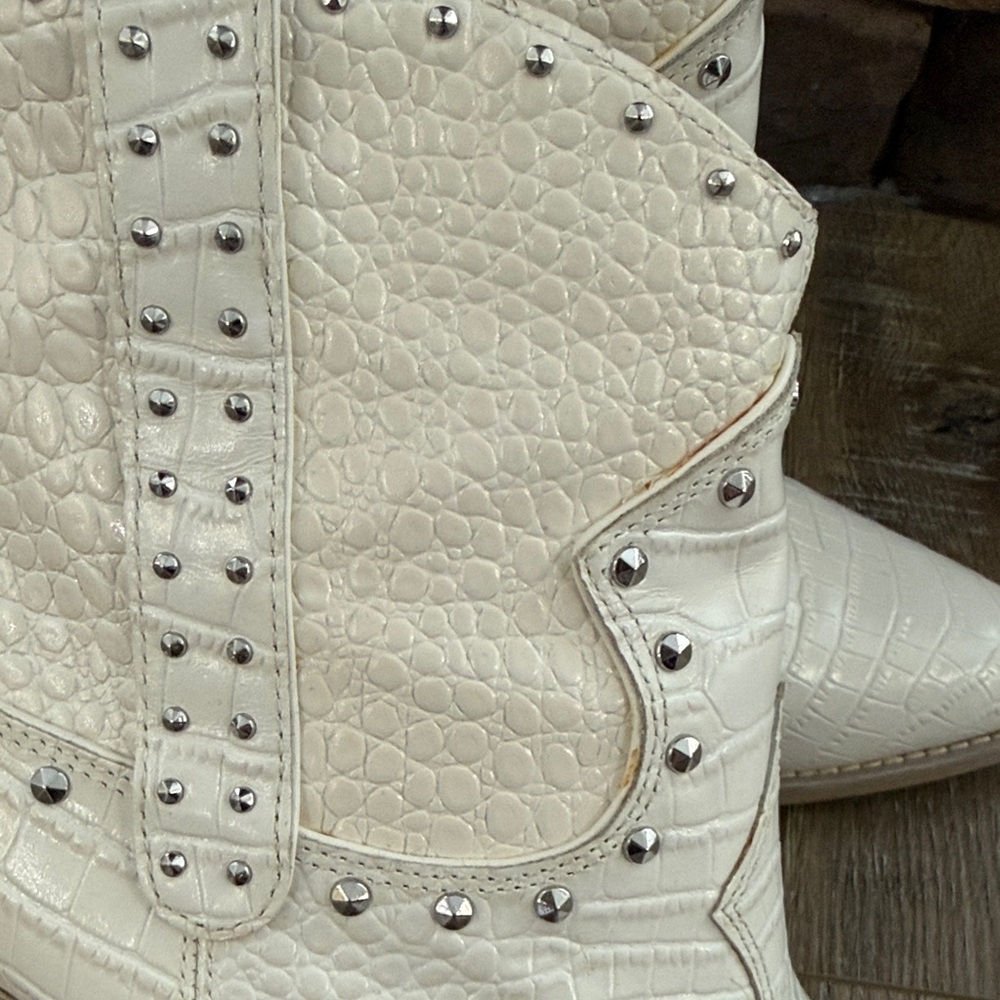 Sam Edelman, White Croc-Embossed Western Ankle Boots with Stud Details, 9.5 - Picture 3 of 11
